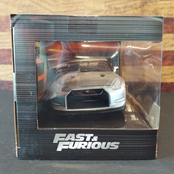 NISSAN GT-R (R35) - Picture 2 of 6